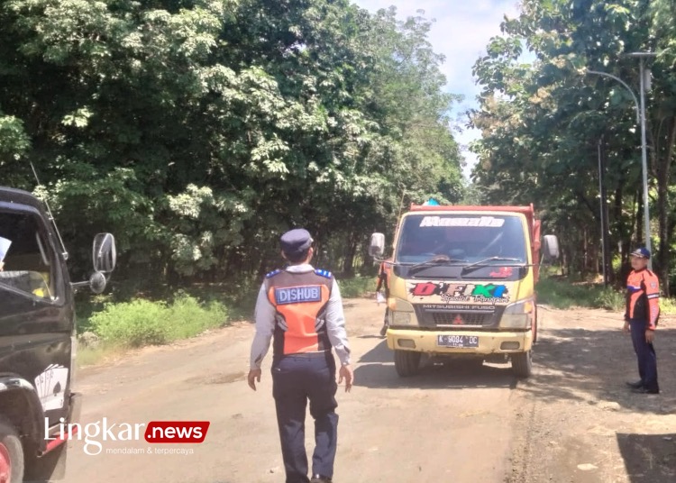 Pasca Didemo, Dishub Pati Awasi ODOL Truk Muatan Tambang di Dukuhseti