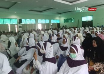 Calon jemaah haji Kota Jayapura yang akan menjalankan ibadah haji di Tanah Suci pada musim haji 1445 Hijriah/2024 Masehi. (Antara/Lingkar.news)