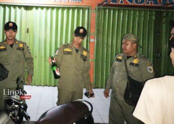 Satpol PP Demak Bubarkan Sekelompok Pemuda yang Asyik Pesta Miras