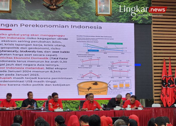 Sekretaris Jenderal PDI Perjuangan Hasto Kristiyanto dalam penutupan Rapat Koordinasi Nasional (Rakornas) Persiapan Menghadapi Pilkada Serentak 2024 di Kantor DPP PDI Perjuangan, Jakarta, Senin (22/4/2024). (ANTARA/HO-PDIP)