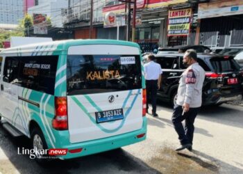 UJI COBA: Uji coba angkot listrik di Kota Bogor. (Antara/Lingkar.news)