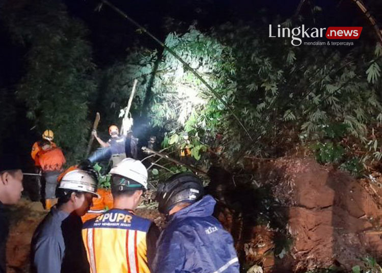 Longsor, Akses Jalan Sukabumi-Bogor Lumpuh