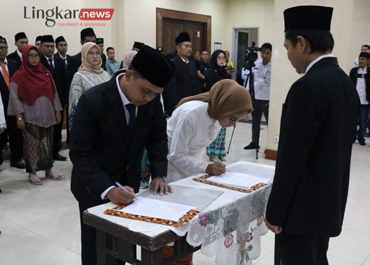 KPU Jakarta Pusat melantik dan mengambil sumpah anggota PPK di Jakarta Pusat pada Kamis (16/5/2024). ANTARA/HO-Pemerintah Kota Jakarta Pusat