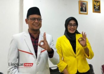 Bakal calon Wali Kota Depok dari PKS Imam Budi Hartono dan Bakal Calon Wakil Wali Kota Depok dari Golkar Ririn Farabi Arafiq pada pilkada Depok 2024. (Antara/Lingkar.news)