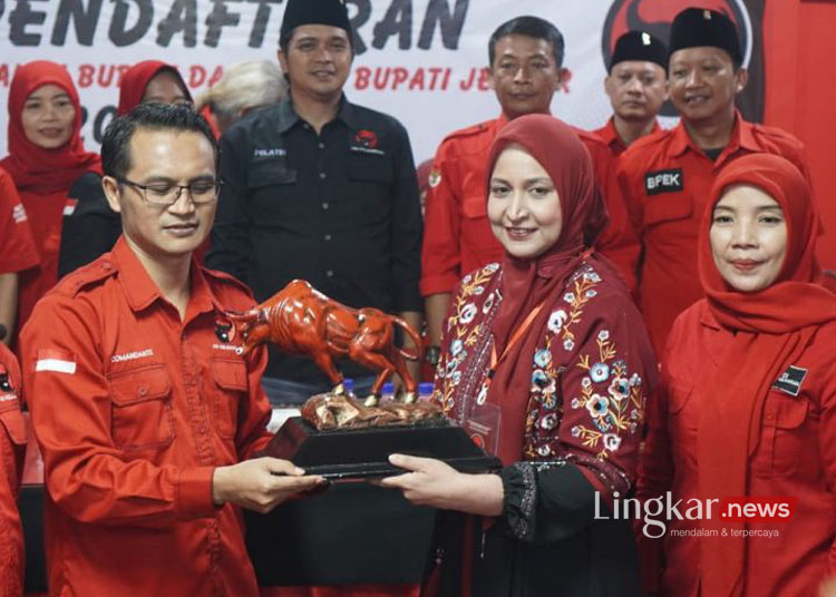 Serahkan Berkas, Mantan Bupati Jember Faida akan Nyalon Lewat PDIP