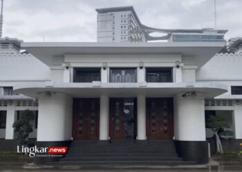 POTRET: Tampak depan Balai Kota Bandung. (Antara/Lingkar.news)