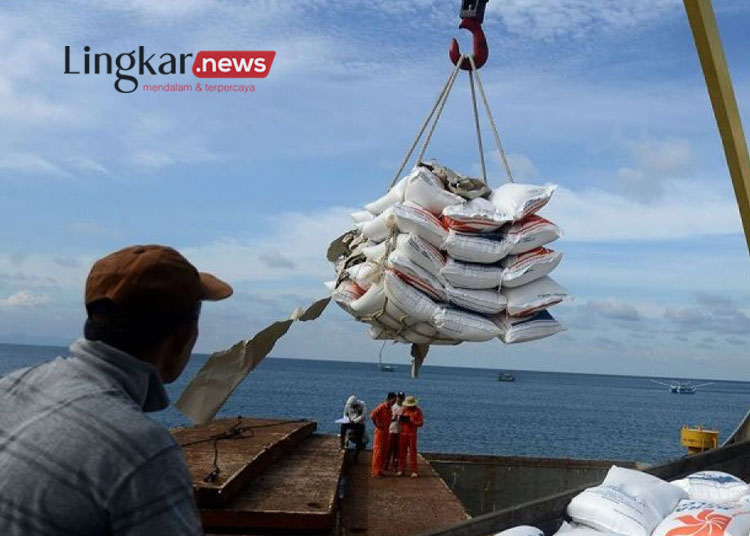 Suplai Pangan untuk Papua, Bulog Impor 6.726 Ton Beras dari Thailand