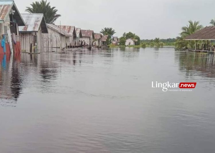 BANJIR: Kondisi rumah warga di Kokoda Utara, Kabupaten Sorong Selatan, Papua barat Daya tampak digenangi banjir. (Antara/Lingkar.news)