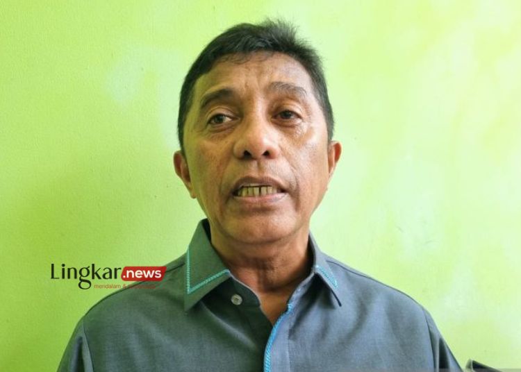 Kepala Dinas Kependudukan dan Catatan Sipil (Disdukcapil) Manokwari, Papua Barat, Rustam Effendi. (Antara/Lingkar.news)