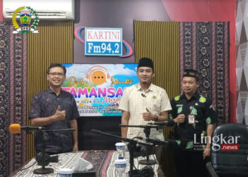 DIALOG: Ketua Dewan Perwakilan Rakyat Daerah (DPRD) Kabupaten Jepara, Haizul Ma'arif dalam dialog interaktif Tamansari Menyapa di Radio Kartini, dengan tema “Menggali Potensi PAD dari Sektor Pariwisata”. (Tomi Budianto/Lingkar.news)