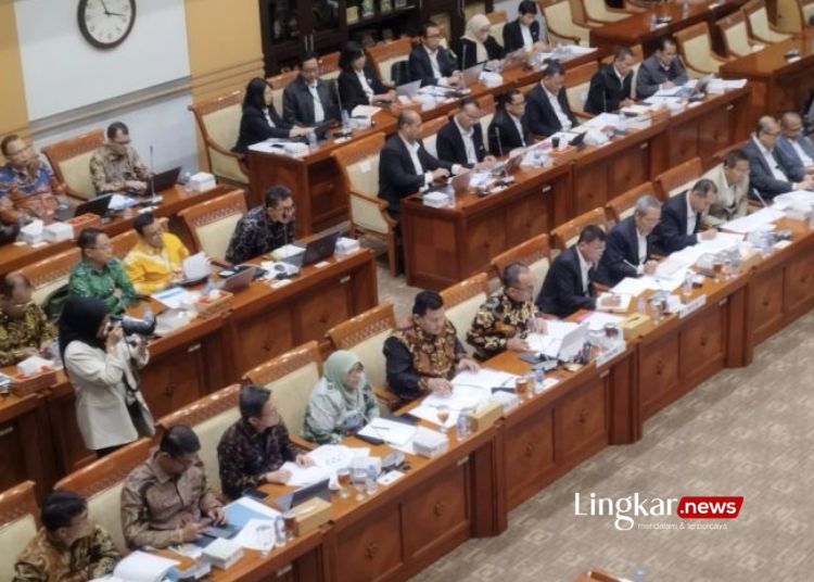 RAPAT: KPK dan PPATK menghadiri rapat kerja bersama Komisi III DPR RI di Kompleks Parlemen, Jakarta, Selasa, 11 Juni 2024. (Antara/Lingkar.news)