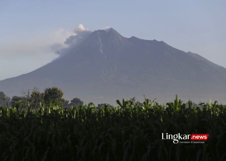 POTRET: Luncuran guguran material vulkanik terlihat dari Prambanan, Sleman, DI Yogyakarta, Kamis, 6 Juni 2024. (Antara/Lingkar.news)