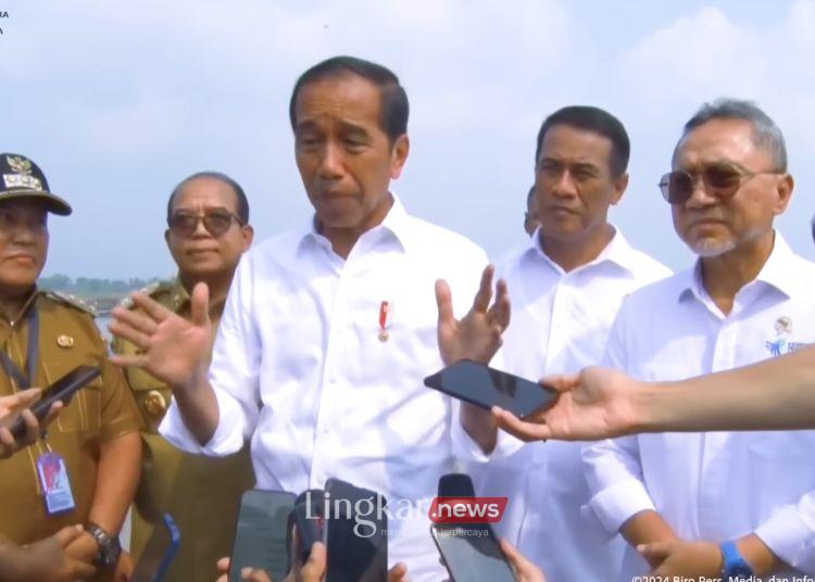 TANGKAPAN LAYAR: Presiden Joko Widodo (Jokowi) saat menyampaikan keterangan di sela agenda kunjungan kerja ke Kabupaten Lampung Selatan, Provinsi Lampung, Kamis, 11 Juli 2024. (Youtube Sekretariat Presiden/Lingkar.news)