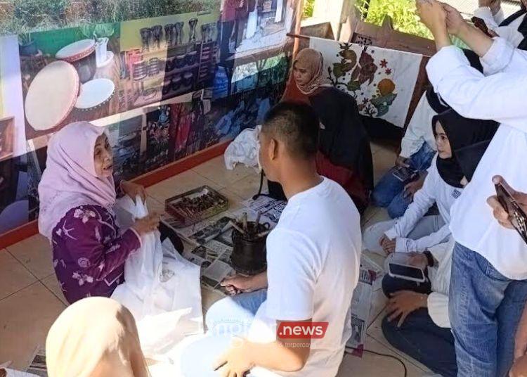 MEMBATIK: Finalis Duta Wisata 2024 saat berkunjung ke Desa Wisata Karangmlati, Kecamatan/Kabupaten Demak. (Dinparta Demak/Lingkar.news)