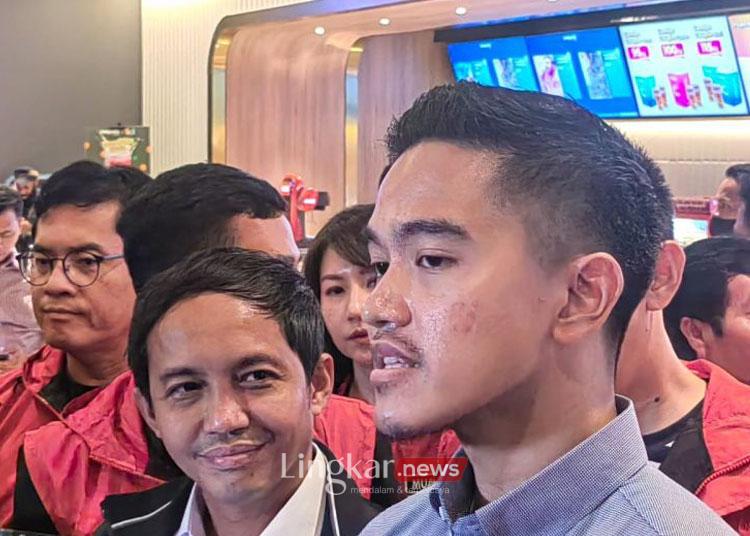 Ketua Umum Partai Solidaritas Indonesia (PSI) Kaesang Pangarep usai menyerahkan surat rekomendasi kepada 13 bakal calon kepala daerah yang diusung pada Pilkada 2024, Jakarta, Senin (5/8/2024). (ANTARA/Melalusa Susthira K.)