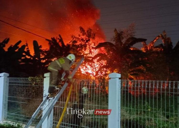 Gara-gara Ada Tawuran Pakai Sajam di Tanjung Priok, Damkar Gagal Padamkan Api