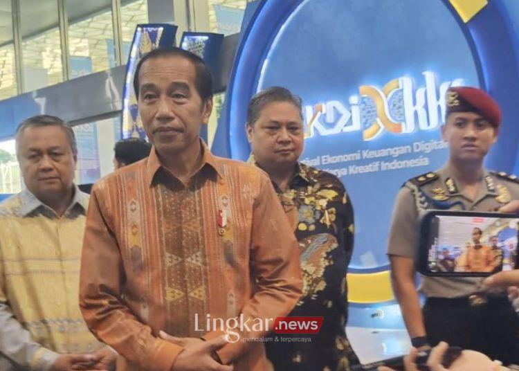 Presiden RI, Joko Widodo, memberikan keterangan usai menghadiri Peresmian Pembukaan Festival Ekonomi Keuangan Digital Indonesia dan Karya Kreatif Indonesia (FEKDI x KKI) 2024 di JCC Senayan Jakarta, Kamis, 1 Agustus 2024. (Antara/Lingkar.news)