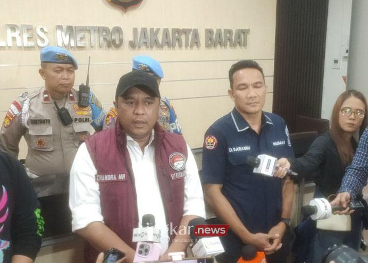 Kasat Reserse Narkoba Polres Metro Jakarta Barat AKBP Chandra Mata Rohansyah memberikan keterangan pers kepada wartawan mengenai kasus narkoba aktor Andrew Andika, Sabtu (28/9/2024). ANTARA/Risky syukur