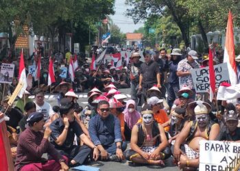 Masyarakat Peduli Pegunungan Kendeng Demo di DPRD Pati, Tuntut Hal Ini