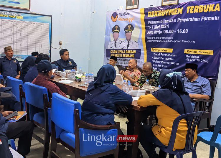 RAPAT: Partai NasDem Rembang saat rapat koordinasi luar biasa pemenangan Vivit-Umum Pemilihan Kepala Daerah (Pilkada), Jumat, 27 September 2024. (Setyo Nugroho/Lingkar.news)