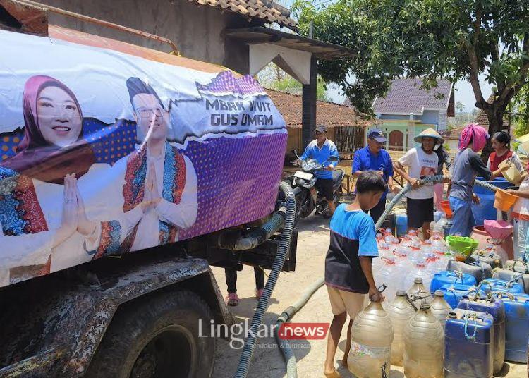 Peduli Warga, Vivit-Umam Salurkan Bantuan Air Bersih di Desa Seren Rembang