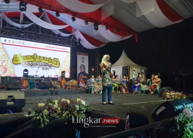 Ponidi Sekop dan Abah Kirun Sedot Perhatian di Panggung Hiburan Rakyat Demak