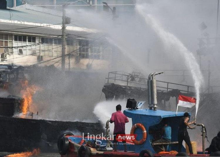 Dua Kapal di Pelabuhan Muara Baru Meledak, Kerugian Rp2 Miliar