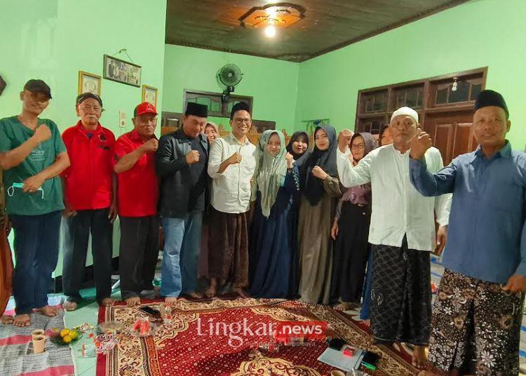 KONSOLIDASI: Bakal Calon Wakil Bupati (Bacawabup) Rembang, Zaimul Umam Nursalim bersama tim pemenangan Kecamatan Sluke, Kabupaten Rembang melaksanakan konsolidasi, Selasa, 10 September 2024. (Lingkar.news)