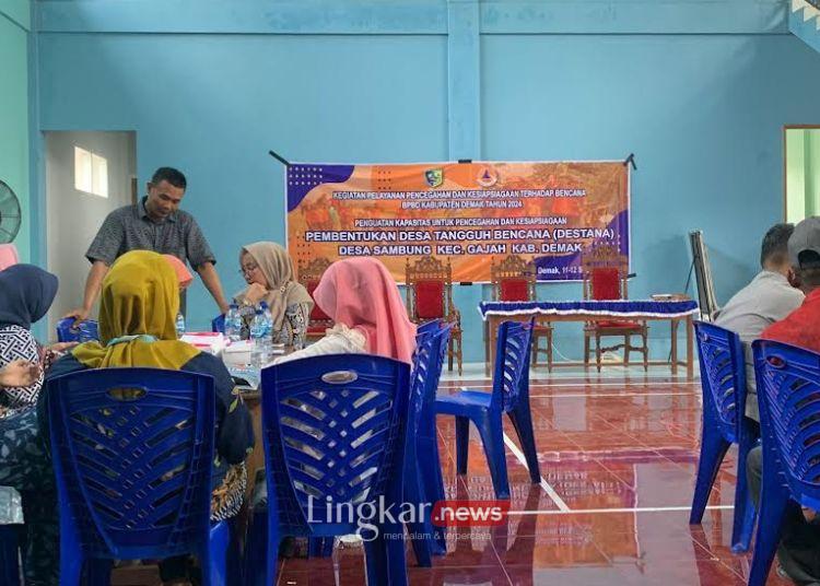 PELATIHAN: Suasana pelatihan penguatan kapasitas pencegahan dan kesiapsiagaan menghadapi bencana bertempat di Aula Balai Desa Sambung, Kecamatan Gajah, Kabupaten Demak, Rabu, 11 September 2024. (M. Burhanuddin Aslam/Lingkar.news)