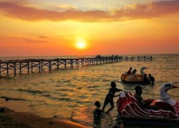 Cocok untuk Lepas Penat, Begini Pesona Pantai Glagah Wangi Istambul Demak