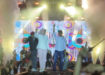 Gaet Suara Pemuda Rembang, Vivit-Umam Janji Gelar Konser 6 Bulan Sekali 6 Gaet Suara Pemuda Rembang, Vivit-Umam Janji Gelar Konser 6 Bulan Sekali