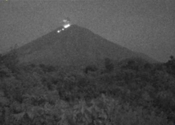 Gunung Semeru Erupsi 16 Kali, Warga Diimbau Waspada Potensi Awan Panas