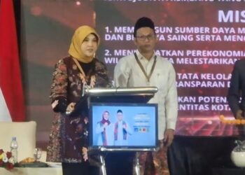 Vivit-Umam dan Harno-Hanies Adu Gagasan Soal Kesejahteraan Guru Honorer 20 Vivit-Umam dan Harno-Hanies Adu Gagasan Soal Kesejahteraan Guru Honorer