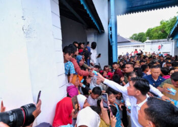 Wapres Gibran Tinjau Aktivasi Alun-alun Keraton Surakarta Usai Direvitalisasi