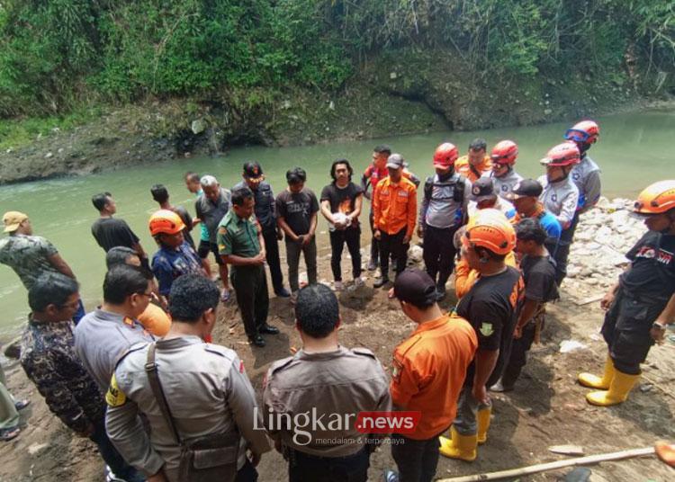 Seorang Lansia Hilang Terseret Arus Sungai Cipelang Sukabumi, Diduga Stres