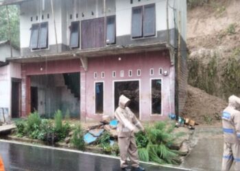 1 Keluarga Tertimbun Longsor di Cianjur, 2 Orang Tewas