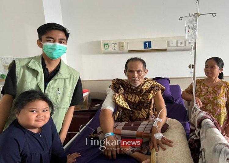 Seorang peserta JKN yang berasal dari Muara Bakanon, Kabupaten Murung Raya, Supirman (55) ketika ditemui Petugas BPJS SATU! (Siap Membantu) di ruang rawat inap Rumah Sakit Umum Daerah (RSUD) Muara Teweh,Jumat (5/1/2024).ANTARA/HO-BPJS Kesehatan Muara Teweh