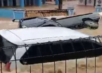 Sukabumi Dilanda Banjir yang Hanyutkan Mobil hingga Longsor di 4 Lokasi