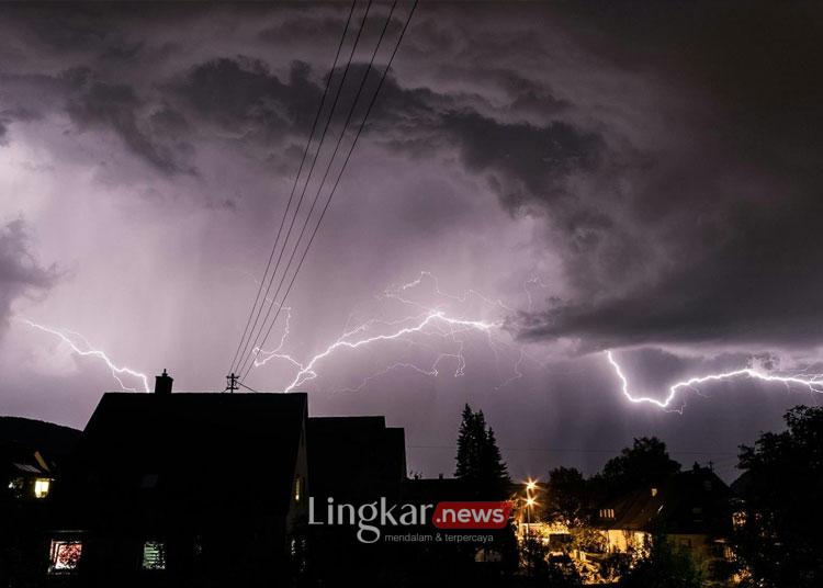 Awas! Daerah di Jateng Waspada Cuaca Ekstrem 9 - 11 Desember