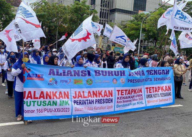 Demo di Kantor Gubernur Jateng, Aliansi Buruh Desak Penetapan UMSP