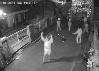 Aksi Bentrok Suporter Sepak Bola Terekam CCTV, 1 Warga Kudus Alami Luka Berat