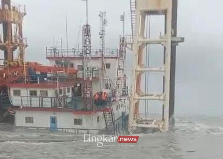 Fluktuasi Cuaca Hambat Evakuasi Kapal Kandas di Pantai Cipta Semarang