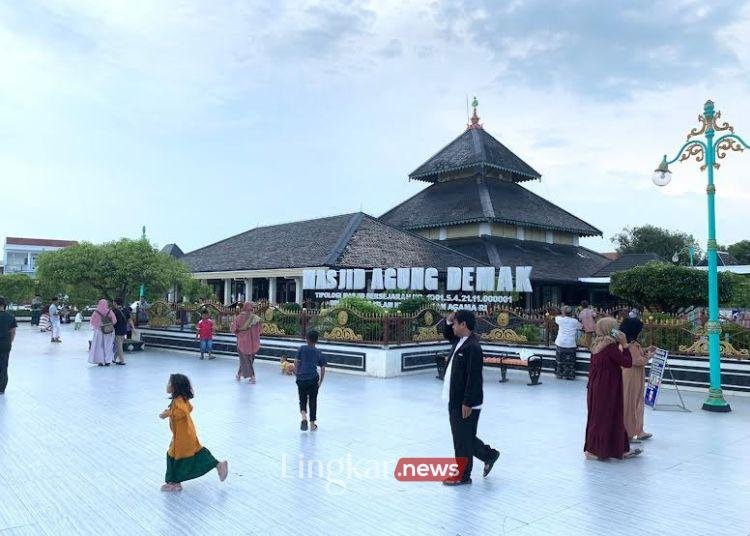 Pengunjung Wisata Religi di Demak Meningkat saat Libur Akhir Tahun 2024