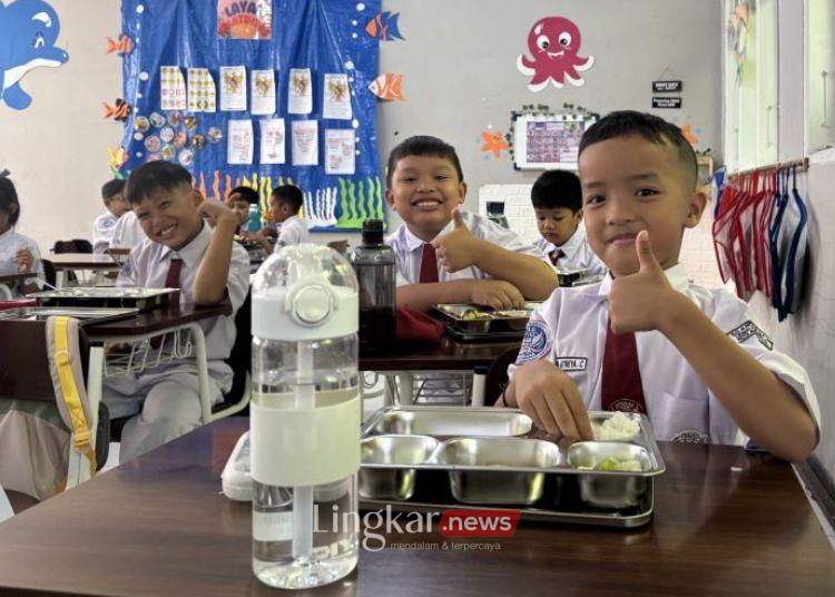 Perdana, Makan Bergizi Gratis di Kota Bandung Sasar 6.400 Siswa