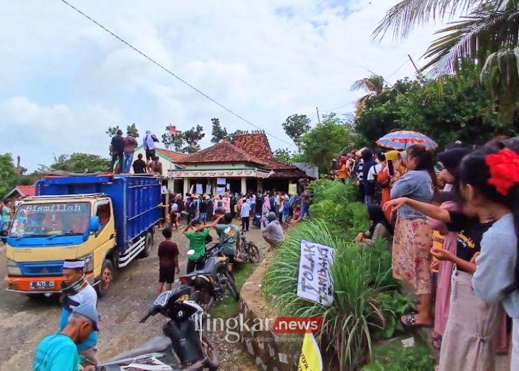 Ratusan Warga Tolak Tambang di Desa Sumberrejo Jepara