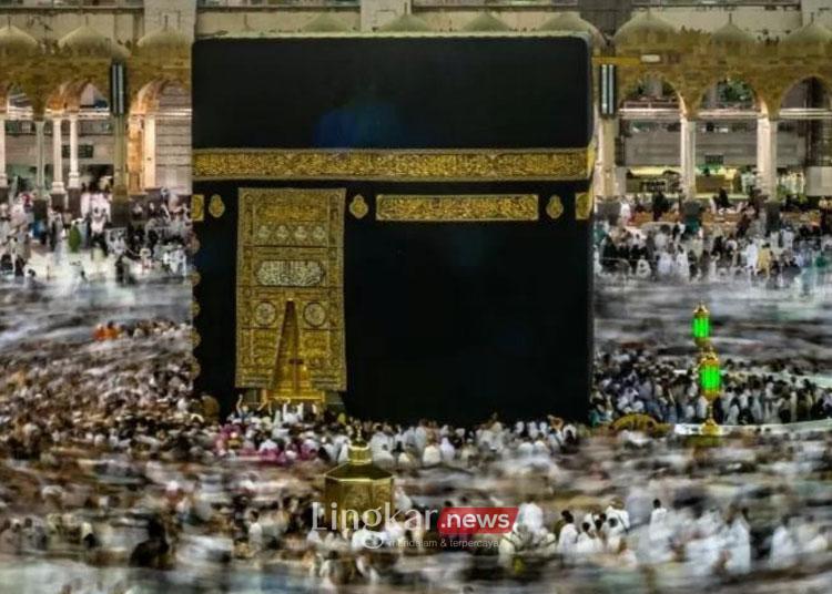 ilustrasi: Umat Islam melakukan tawaf keliling Kakbah. ANTARA FOTO/Aji Styawan
