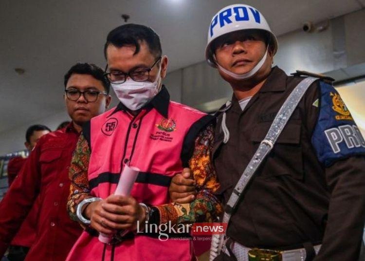 Begini Modus Riva Siahaan dan Komplotan Oplos Pertalite ke Pertamax