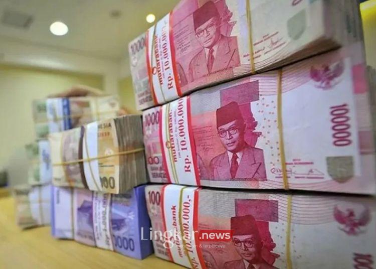Tumpukan uang rupiah. (Antara/Lingkar.news)