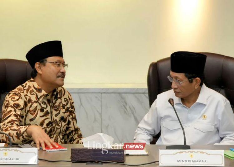 Menteri Sosial Syaifullah Yusuf (kiri) dan Menteri Agama Nasaruddin Umar (kanan) dalam kegiatan kerja sama menyukseskan program sekolah rakyat dan pengentasan kemiskinan dengan menandatangani nota kesepahaman di Jakarta, Selasa, 11 Maret 2025. (Antara/Lingkar.news)
