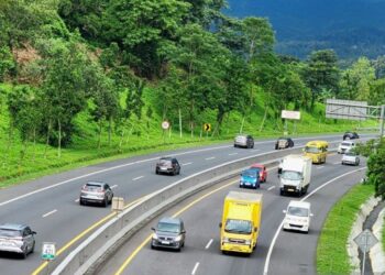 Nampak ruas Tol Solo-Semarang dengan kendaraan yang cukup lengang. (Anta | Lingkar.news)